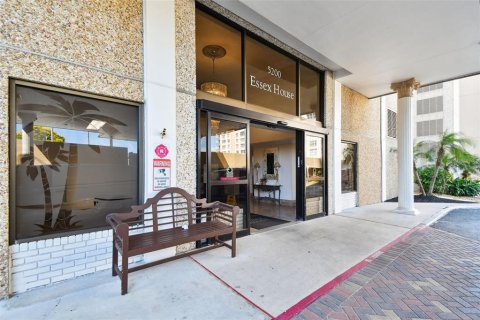Condominio en venta en Saint Petersburg, Florida, 2 dormitorios, 167.97 m2 № 2149987 - foto 16