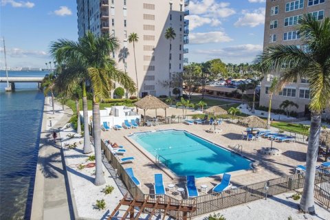 Condominio en venta en Saint Petersburg, Florida, 2 dormitorios, 167.97 m2 № 2149987 - foto 10