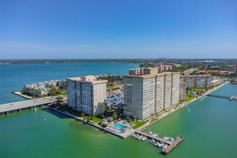 Condominio en Saint Petersburg, Florida, 2 dormitorios № 2149987