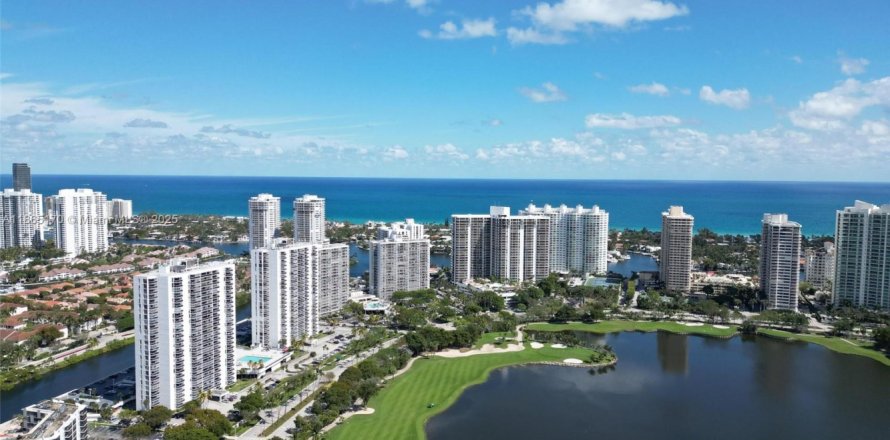 Condo à Aventura, Floride, 2 chambres № 1892962