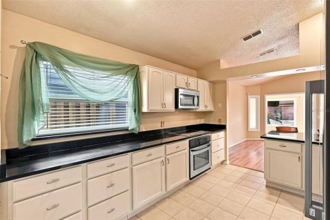 Villa ou maison à vendre à Apopka, Floride: 3 chambres, 156.26 m2 № 2351708 - photo 10