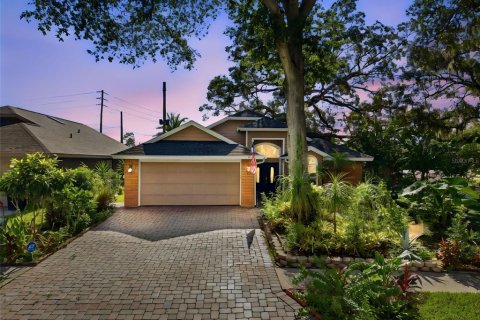 House in Apopka, Florida 3 bedrooms, 156.26 sq.m. № 2351708