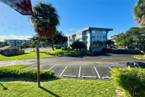 Снять в аренду кондоминиум в Лодердейл-Лейкс, Флорида 1 спальня, 61.5м2, № 1949848 - фото 6