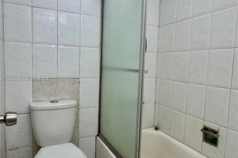 Снять в аренду кондоминиум в Лодердейл-Лейкс, Флорида 1 спальня, 61.5м2, № 1949848 - фото 4