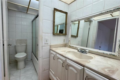 Снять в аренду кондоминиум в Лодердейл-Лейкс, Флорида 1 спальня, 61.5м2, № 1949848 - фото 10