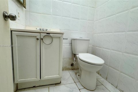 Снять в аренду кондоминиум в Лодердейл-Лейкс, Флорида 1 спальня, 61.5м2, № 1949848 - фото 23