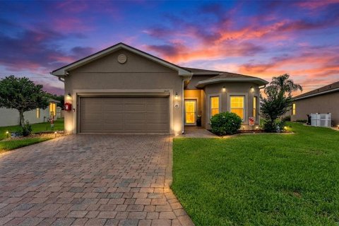 House in Winter Haven, Florida 2 bedrooms, 160.63 sq.m. № 2201628