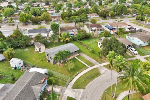 Villa ou maison à louer à Homestead, Floride: 4 chambres, 135.64 m2 № 2000124 - photo 24