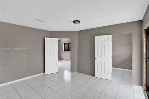 Villa ou maison à louer à Homestead, Floride: 4 chambres, 135.64 m2 № 2000124 - photo 4