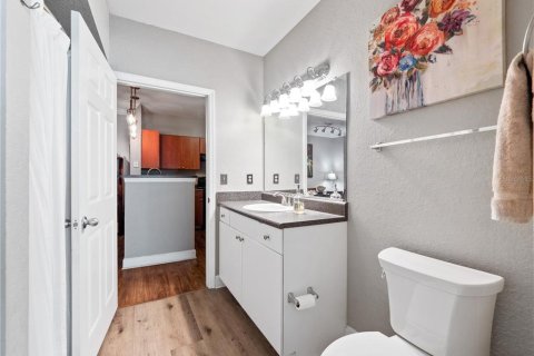 Condo in Orlando, Florida, 2 bedrooms  № 1528893 - photo 9