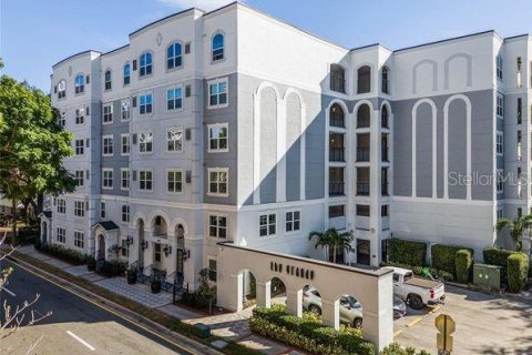 Condo in Orlando, Florida, 2 bedrooms  № 1528893 - photo 1