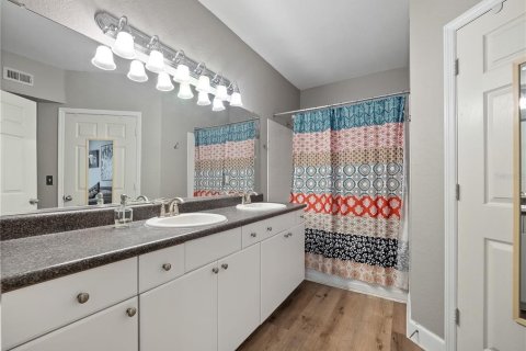Condo in Orlando, Florida, 2 bedrooms  № 1528893 - photo 18