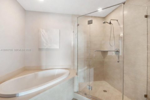 Copropriété à vendre à North Bay Village, Floride: 3 chambres, 130.99 m2 № 2066408 - photo 16