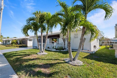 House in Tamarac, Florida 3 bedrooms, 151.43 sq.m. № 2033363 - photo 3