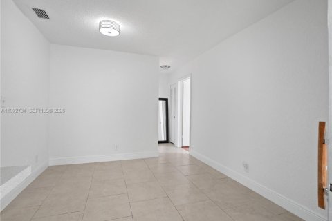 House in Tamarac, Florida 3 bedrooms, 151.43 sq.m. № 2033363 - photo 18