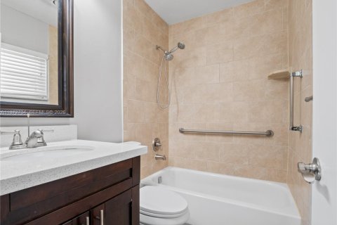 House in Tamarac, Florida 3 bedrooms, 151.43 sq.m. № 2033363 - photo 19