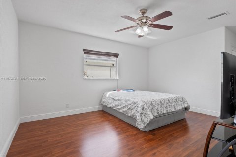 House in Tamarac, Florida 3 bedrooms, 151.43 sq.m. № 2033363 - photo 25