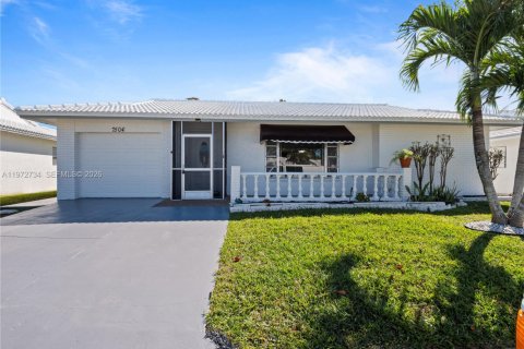 House in Tamarac, Florida 3 bedrooms, 151.43 sq.m. № 2033363 - photo 2