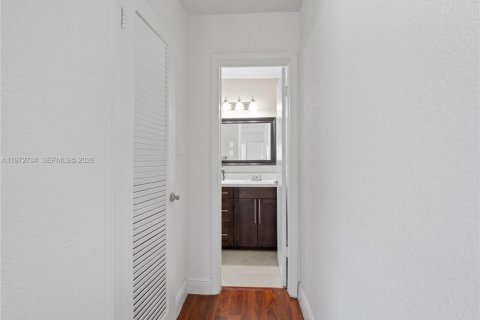 House in Tamarac, Florida 3 bedrooms, 151.43 sq.m. № 2033363 - photo 24