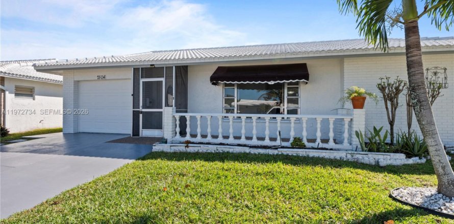 House in Tamarac, Florida 3 bedrooms, 151.43 sq.m. № 2033363