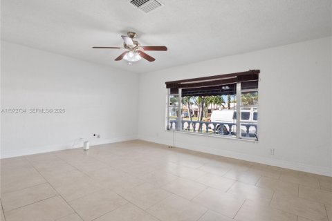 House in Tamarac, Florida 3 bedrooms, 151.43 sq.m. № 2033363 - photo 6