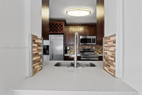 House in Tamarac, Florida 3 bedrooms, 151.43 sq.m. № 2033363 - photo 15