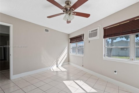 House in Tamarac, Florida 3 bedrooms, 151.43 sq.m. № 2033363 - photo 17