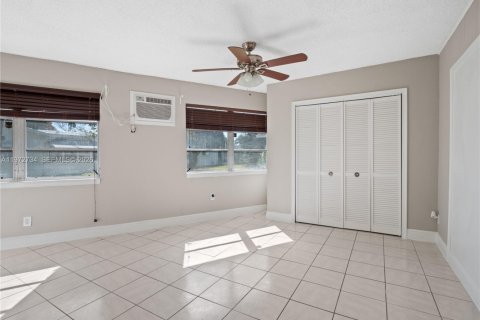 House in Tamarac, Florida 3 bedrooms, 151.43 sq.m. № 2033363 - photo 16