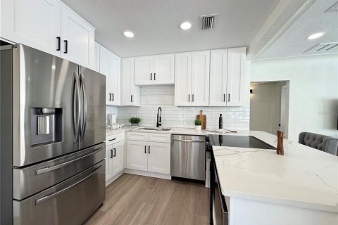 Casa en venta en Saint Petersburg, Florida, 4 dormitorios, 171.31 m2 № 1795383 - foto 4