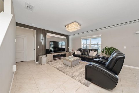 House in Lake Alfred, Florida 5 bedrooms, 241.64 sq.m. № 2403696 - photo 6