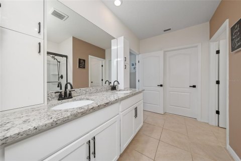 House in Lake Alfred, Florida 5 bedrooms, 241.64 sq.m. № 2403696 - photo 16