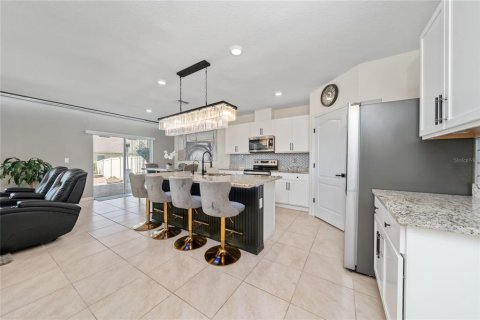 House in Lake Alfred, Florida 5 bedrooms, 241.64 sq.m. № 2403696 - photo 4
