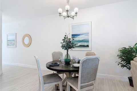 Condo in New Smyrna Beach, Florida, 2 bedrooms  № 1577127 - photo 12