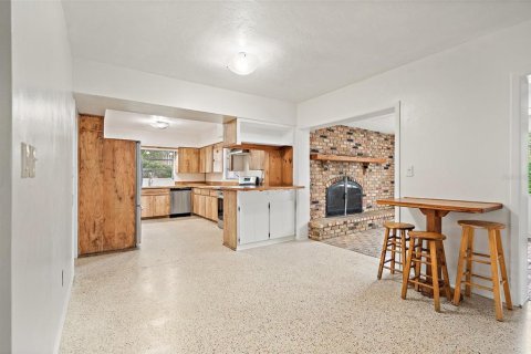 House in Saint Petersburg, Florida 2 bedrooms, 198.72 sq.m. № 1909969 - photo 18
