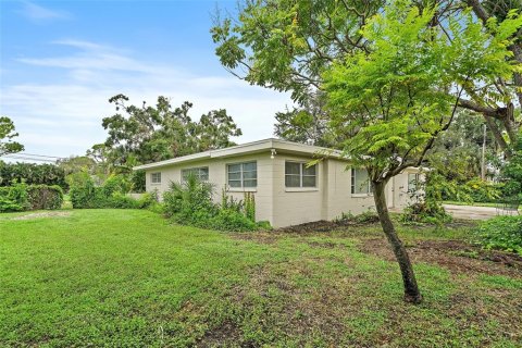 House in Saint Petersburg, Florida 2 bedrooms, 198.72 sq.m. № 1909969 - photo 10