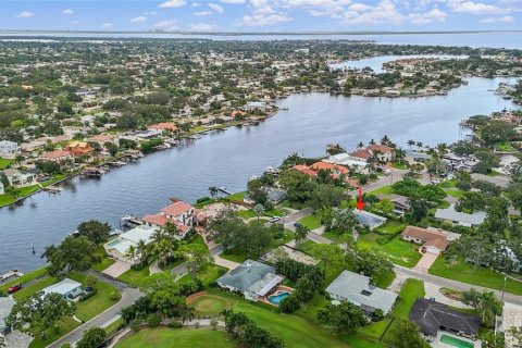 House in Saint Petersburg, Florida 2 bedrooms, 198.72 sq.m. № 1909969 - photo 7