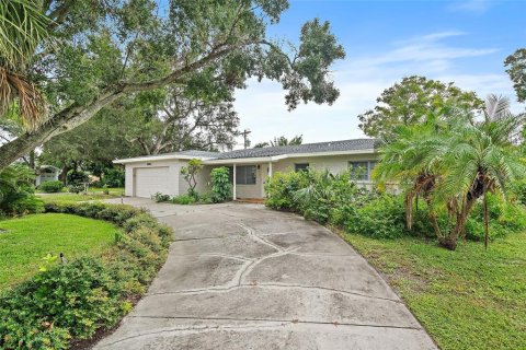 House in Saint Petersburg, Florida 2 bedrooms, 198.72 sq.m. № 1909969 - photo 11