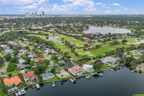 House in Saint Petersburg, Florida 2 bedrooms, 198.72 sq.m. № 1909969 - photo 3