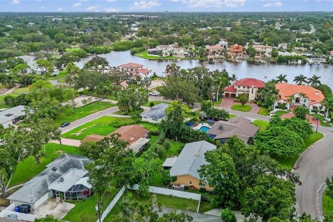 House in Saint Petersburg, Florida 2 bedrooms, 198.72 sq.m. № 1909969 - photo 6