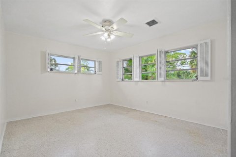 House in Saint Petersburg, Florida 2 bedrooms, 198.72 sq.m. № 1909969 - photo 23