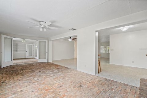 House in Saint Petersburg, Florida 2 bedrooms, 198.72 sq.m. № 1909969 - photo 22