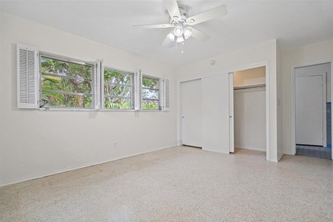 House in Saint Petersburg, Florida 2 bedrooms, 198.72 sq.m. № 1909969 - photo 24