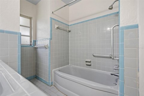 House in Saint Petersburg, Florida 2 bedrooms, 198.72 sq.m. № 1909969 - photo 30