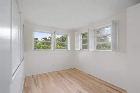 House in Saint Petersburg, Florida 2 bedrooms, 198.72 sq.m. № 1909969 - photo 25