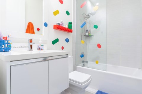 Купить кондоминиум в Дорал, Флорида 3 спальни, 178.65м2, № 1955272 - фото 17