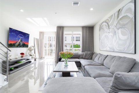 Купить кондоминиум в Дорал, Флорида 3 спальни, 178.65м2, № 1955272 - фото 2