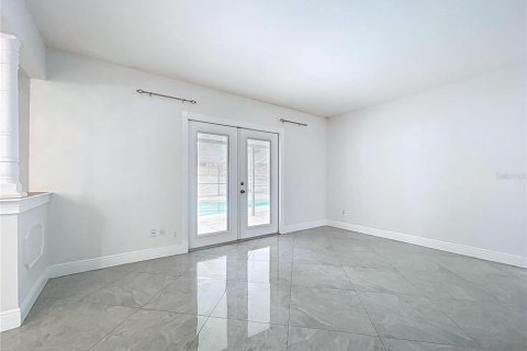 Casa en venta en Tampa, Florida, 5 dormitorios, 263.94 m2 № 1751176 - foto 8