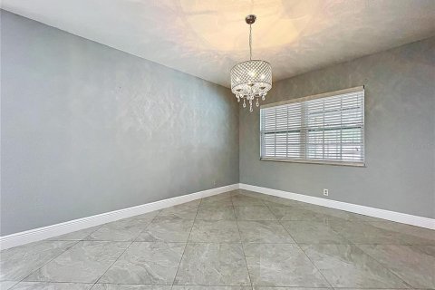 Casa en venta en Tampa, Florida, 5 dormitorios, 263.94 m2 № 1751176 - foto 13