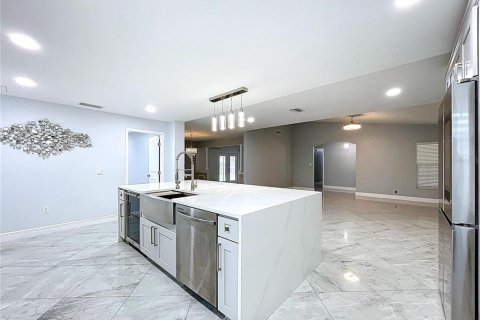 Casa en venta en Tampa, Florida, 5 dormitorios, 263.94 m2 № 1751176 - foto 23