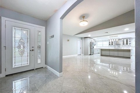 Casa en venta en Tampa, Florida, 5 dormitorios, 263.94 m2 № 1751176 - foto 6